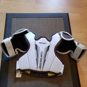 BAUER Youths Shoulder Pads (Age 3-5 yrs Old)